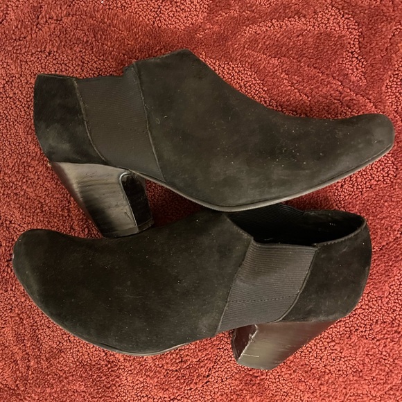 Black suade low boots, worn, very comfy, Vaneli, side 10M - Picture 2 of 7